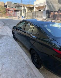 نيسان فيرسا